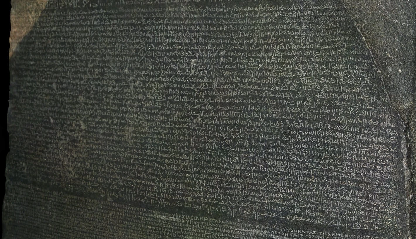 Η στήλη της Ροζέττας: Πώς τα αρχαία ελληνικά βοήθησαν στην αποκρυπτογράφηση των ιερογλυφικών της Αιγύπτου-Βίντεο